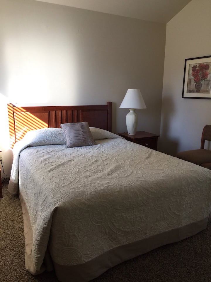 Schlafzimmer 1