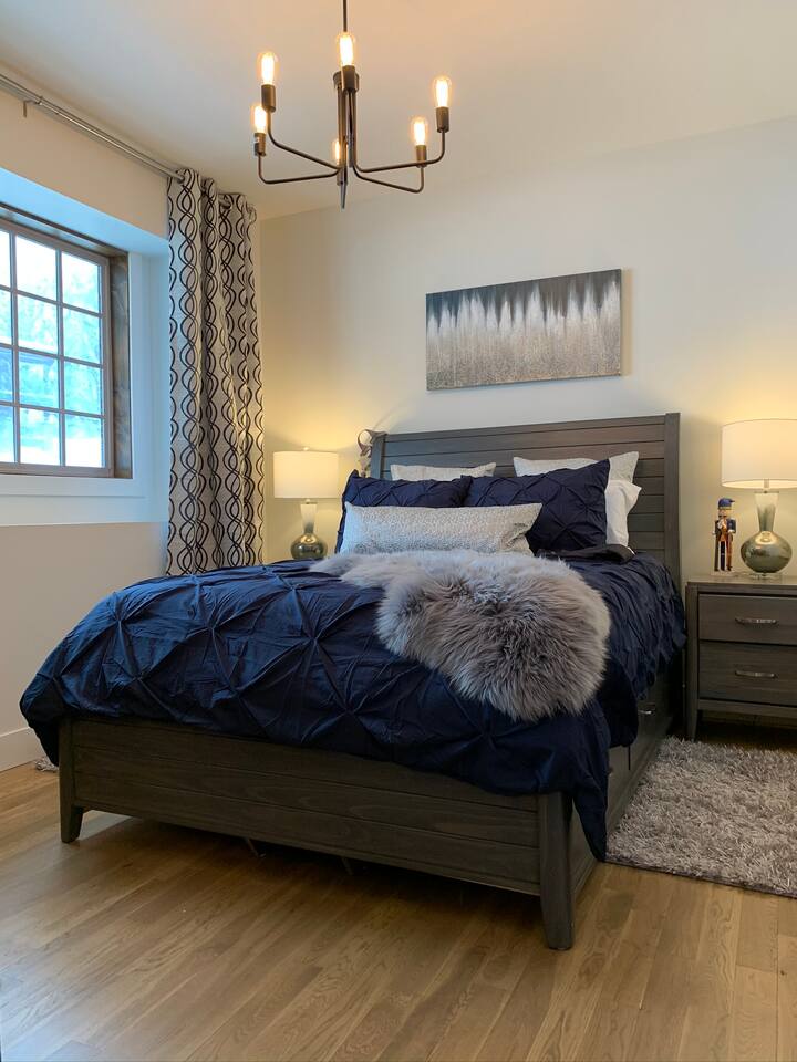 Hlavná spálňa - manželská posteľ (2 osoby