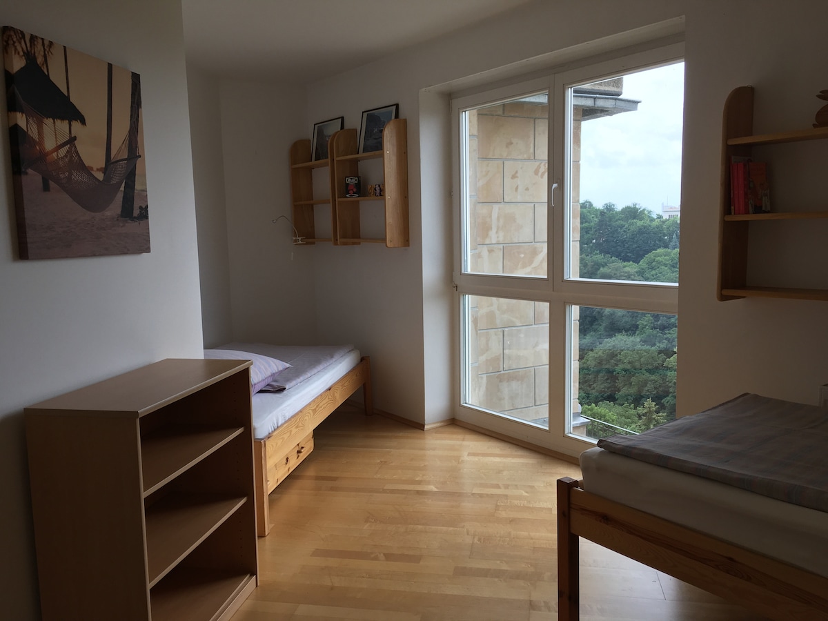 חדר שינה 2 עם שתי מיטות יחיד 100x200 ס"מ