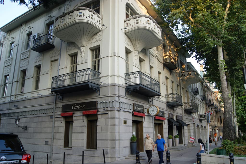 Property building / Main entrance