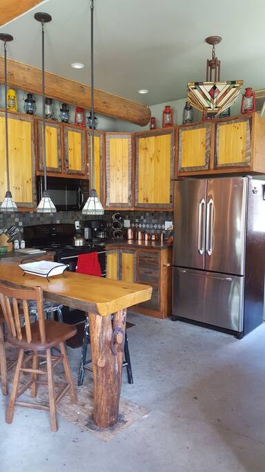 Kitchen with breakfast bar