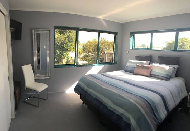 سوبر كينج في الطابق السفلي - إطلالات على المياه