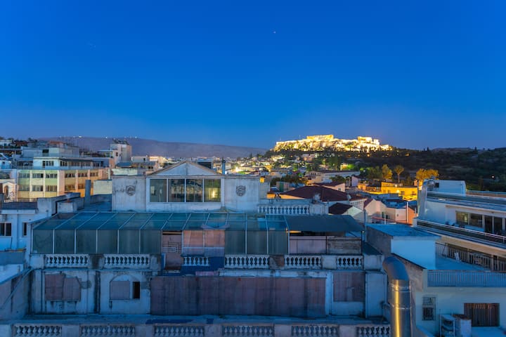 3BDR DESIGNER LOFT APT2&ROOF ACCESS ACROPOLIS VIEW