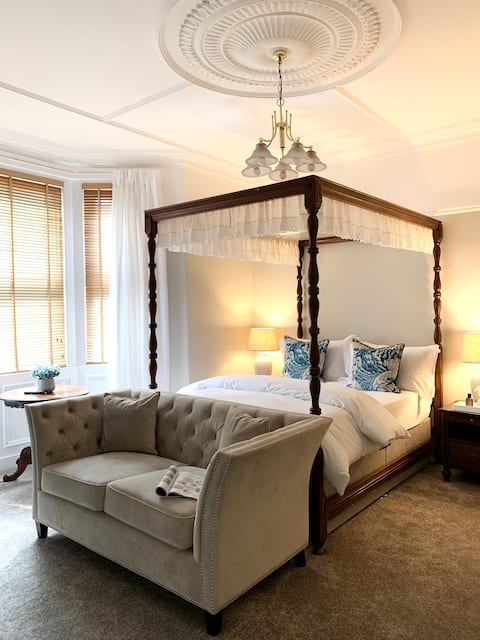 Couples Lux Retreat - 1 Bed Coastal Holiday Flat