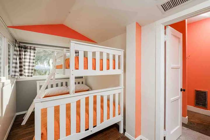 Bunk room. 1 Full foam top and 1 twin. No surfing with this board, but rent one as the beach is only 45mins away.