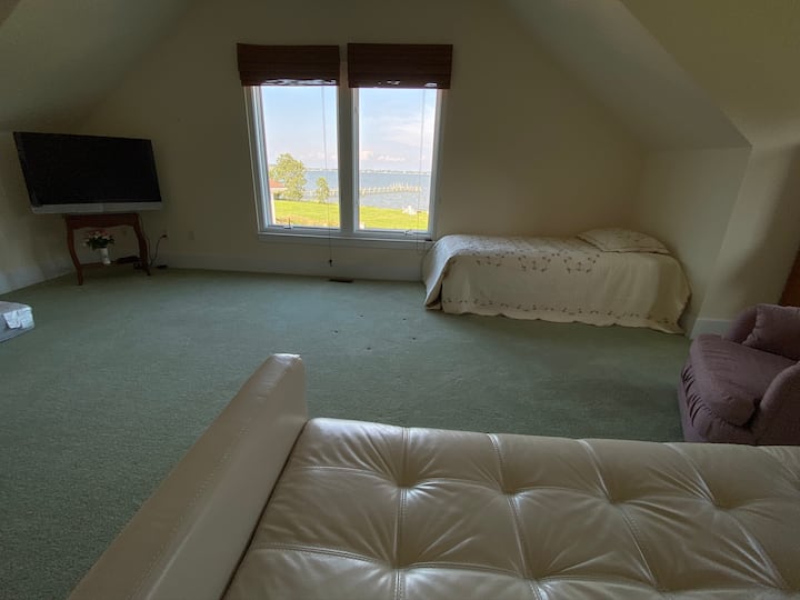 Куќа со базен, соба за одмор на 2 кат