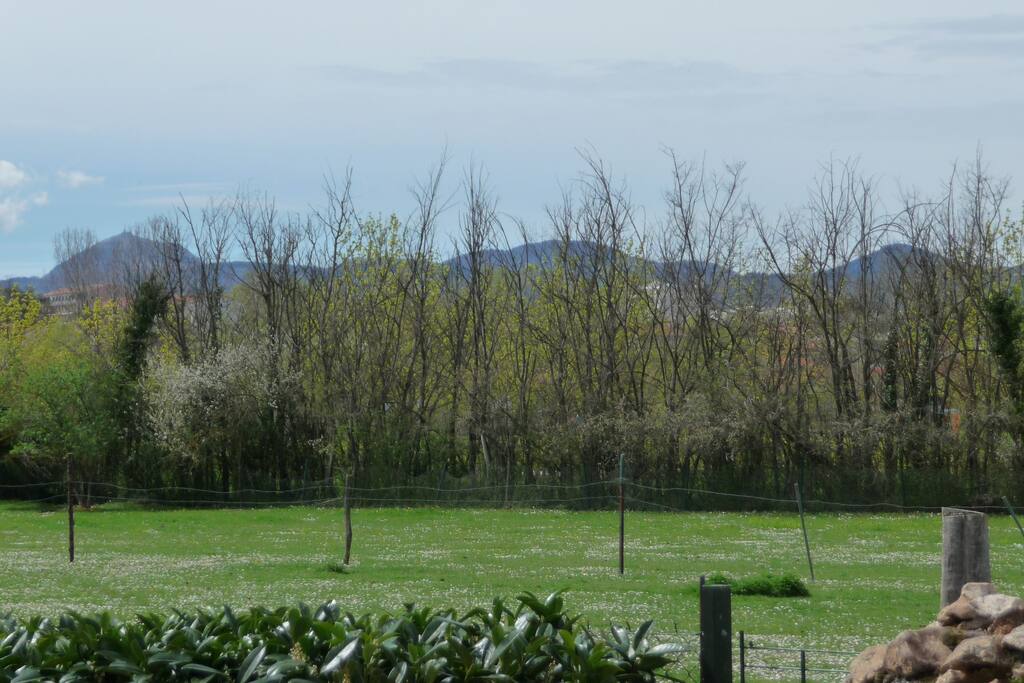La chaîne des puys à 5km avec le puy de Dôme, Vulcania, le Pariou,...
