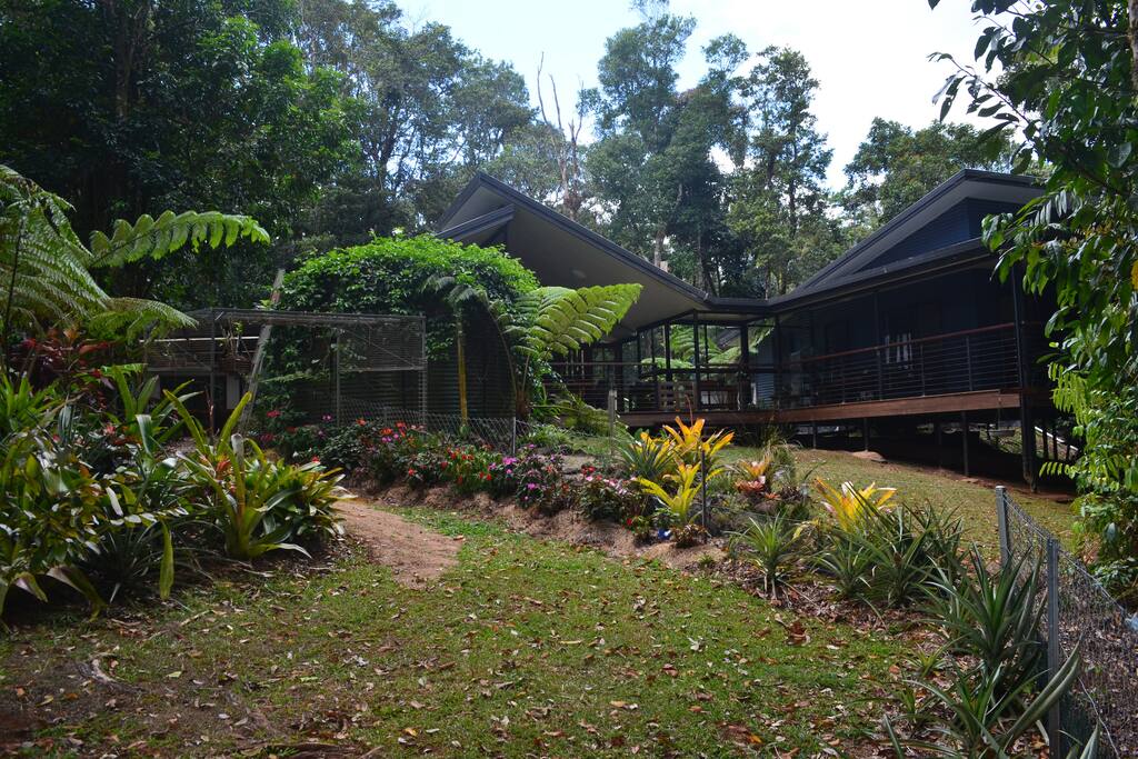 Guest room to right side with outside deck.