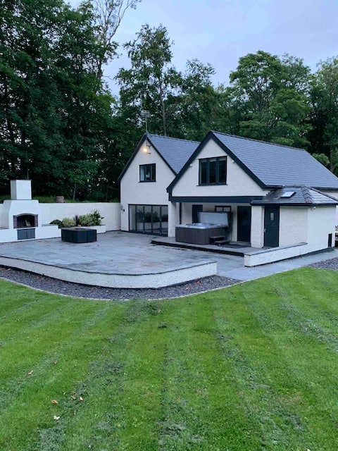 Popular Airbnb listing: The Annexe - Private home in forest location. in Warrington
