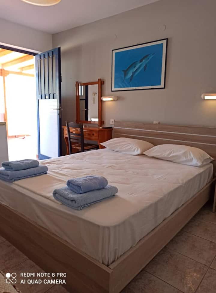 ΒΙΓΚΛΑΦΙΑΠΑΥΛΟΠΕΤΡΗ ΛΙΑΡΟΣ ΠΑΝΑΓΙΩΤΗΣ Bed and breakfast προς