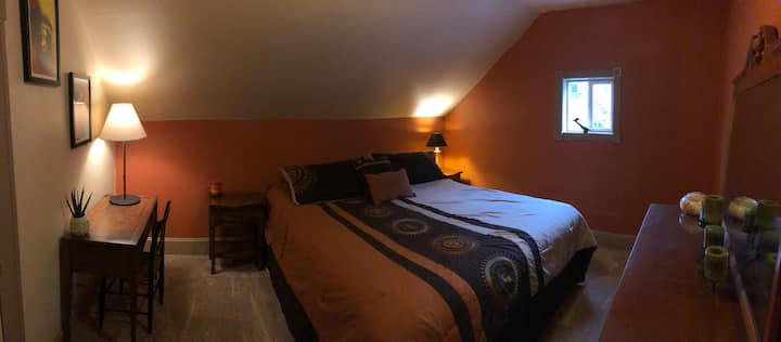 2. spavaća soba na katu s bračnim krevetom (180x200) u Kaliforniji.  Grijani madrac.