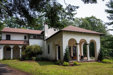 100 yrs old 2024! Historic Musician's Villa Bolton