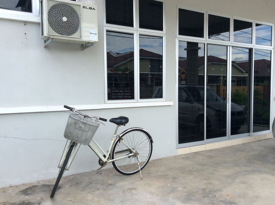 Large space for parking and have fun/party