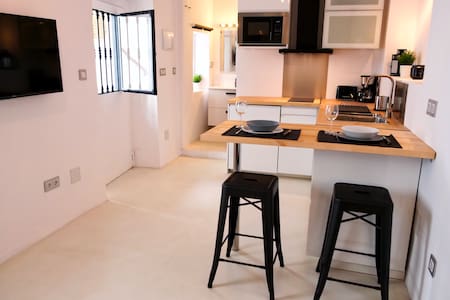 Moderno estudio en patio Andaluz, ideal ubicación.