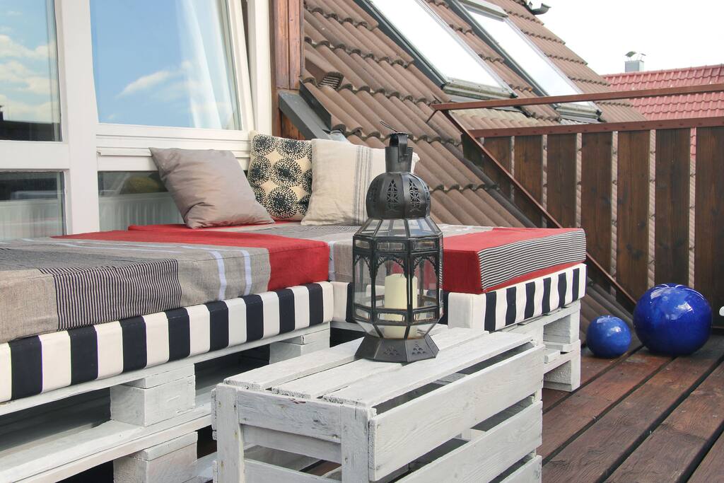 Balcony lounge