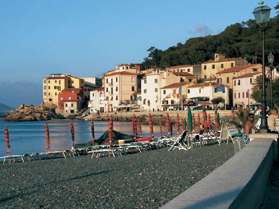 Spiaggia e Borgo del "Cotone"