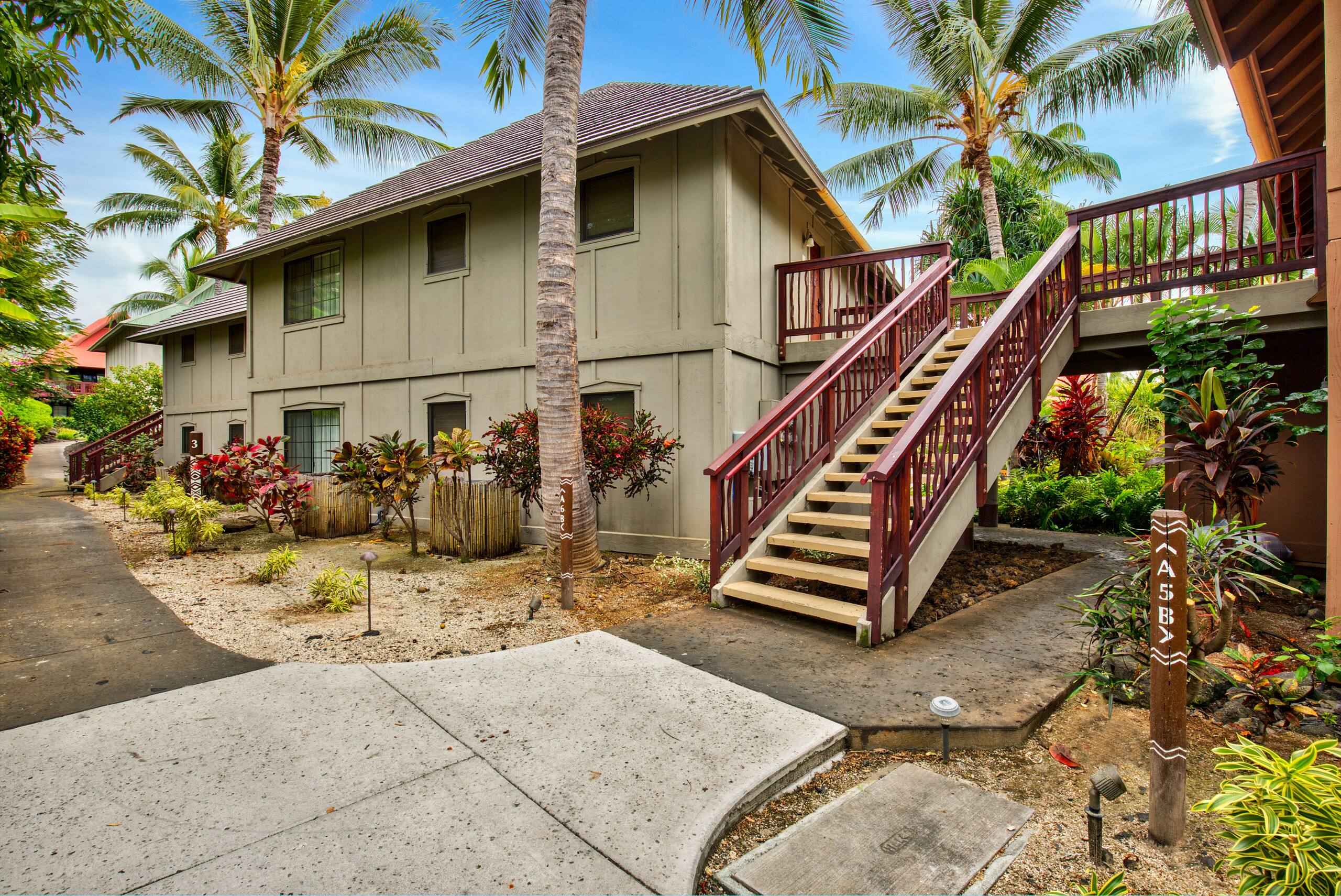Condo in Kailua-Kona · ★4.9 · 2 bedrooms · 2 beds · 2 baths - Image 3