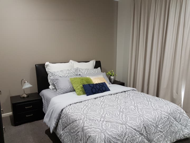 North Lakes Luxury  With Loads Of Amenities - Redcliffe