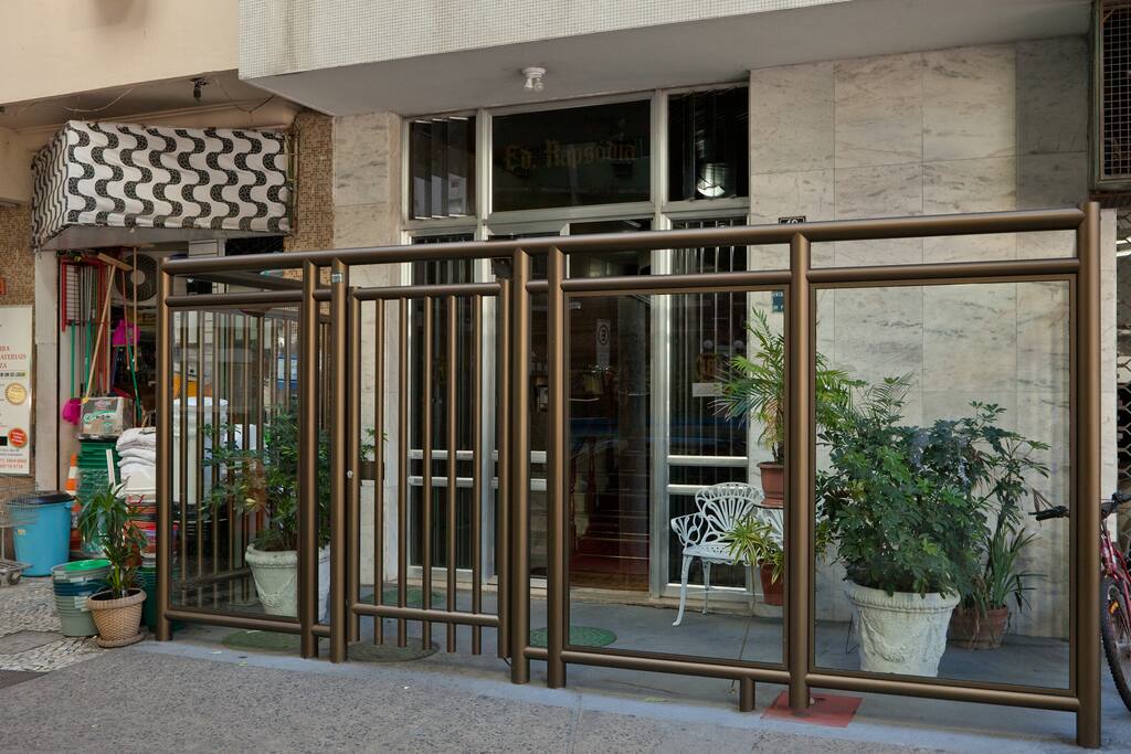 Fachada do prédio, segurança 24hrs