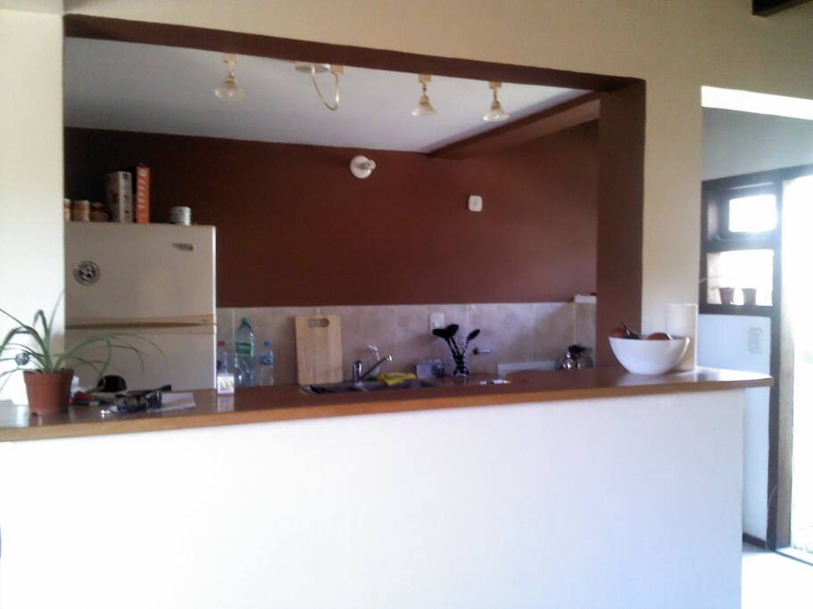 Cocina integrada con barra/desayunador