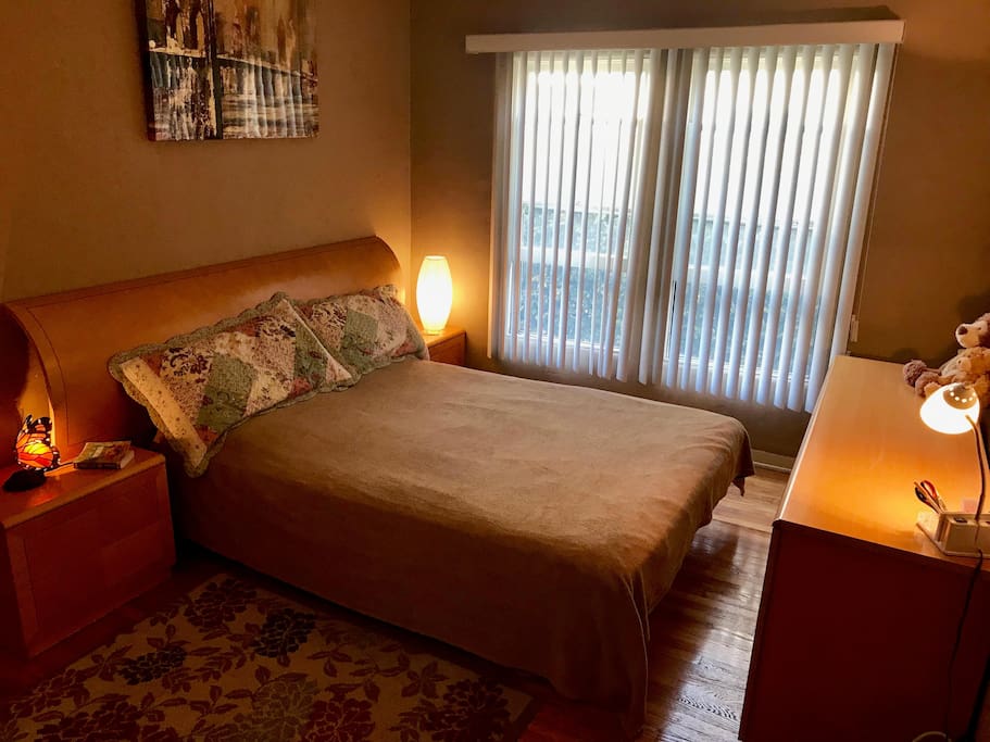 Qeen bed, dresser, night tables, closet
