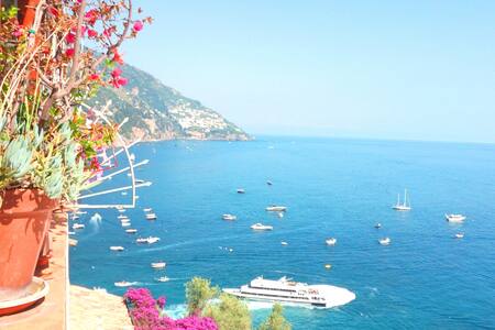 HOUSE WITH TERRACE AND SEA VIEW