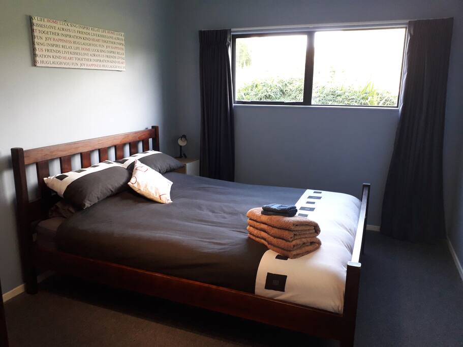 Queen size bed