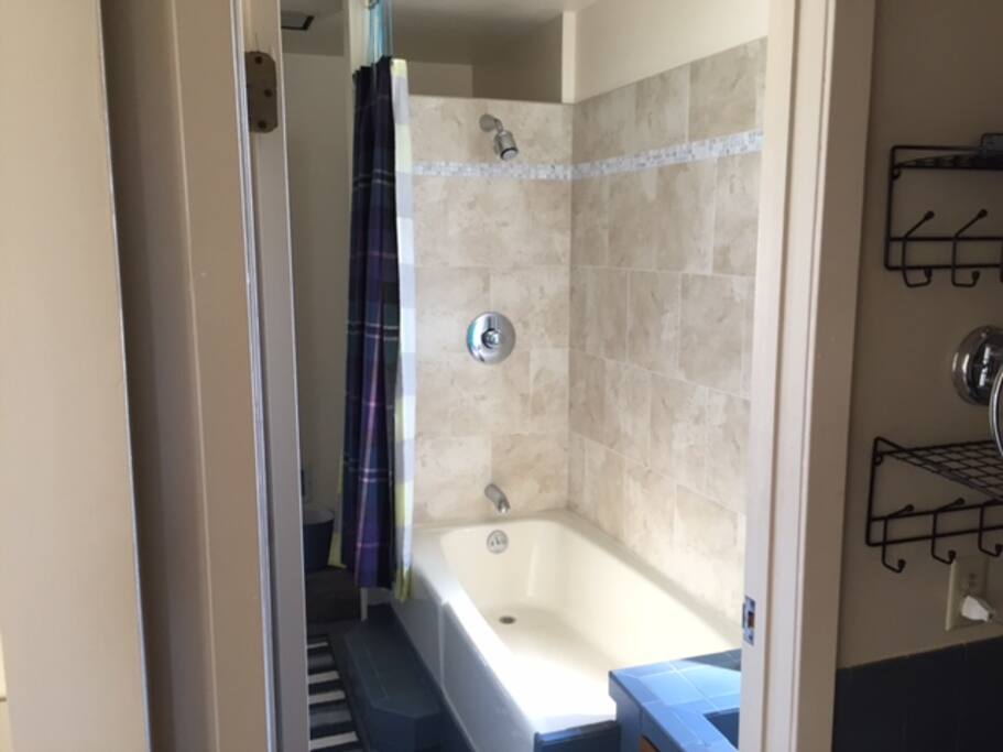 Bathroom with modern tile & Fixtures