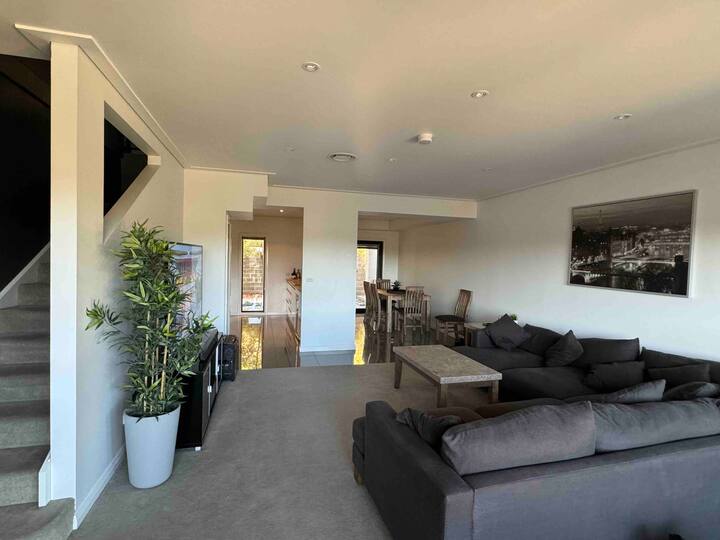 Executive Townhouse - Wagga Wagga