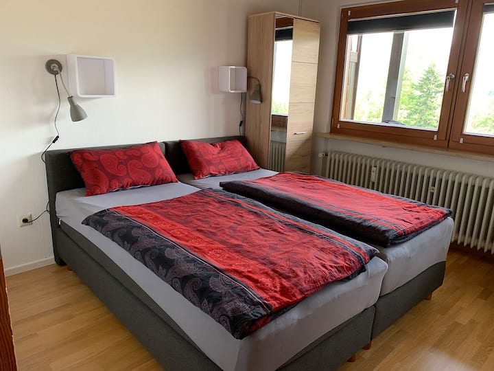 חדר שינה 2 (2 מיטות יחיד כל אחת 0.9x1 מ')