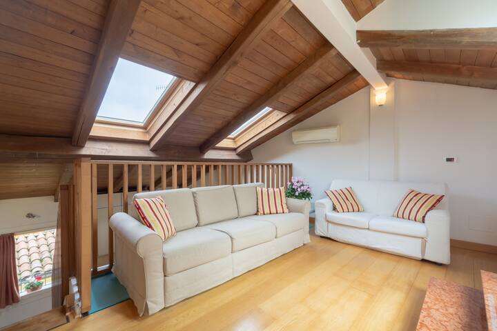 Santo Stefano Apartments – Entire Palace A gallery image 4