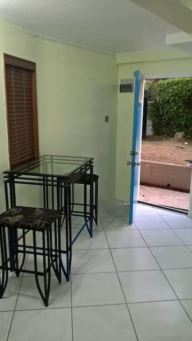 Open Living - Table for Two