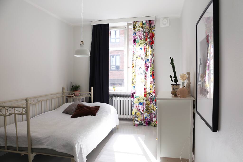 Second bedroom with 140cm wide bed.