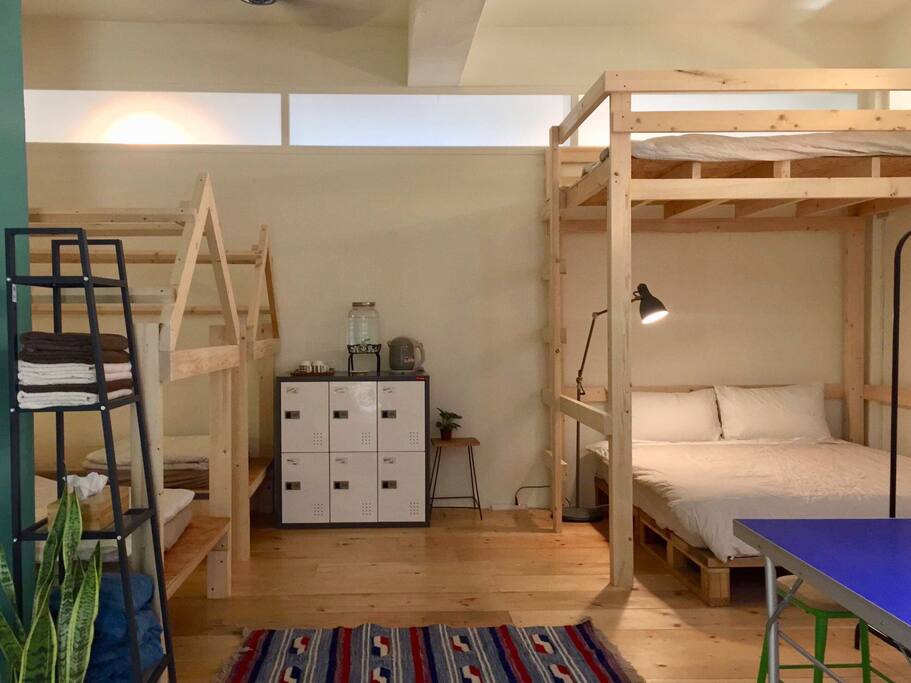 咖啡店裡的大套房 / Cozy room in the cafe (for 4-7 people) - 난구의 콘도에서 살아보기, 타이난 시, 대만