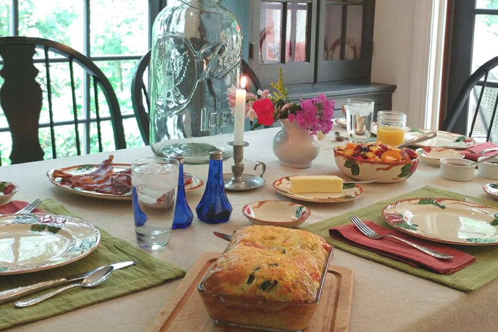 Enjoy breakfast-Kurts homemade muffins, fruit salad,Starbucks coffee