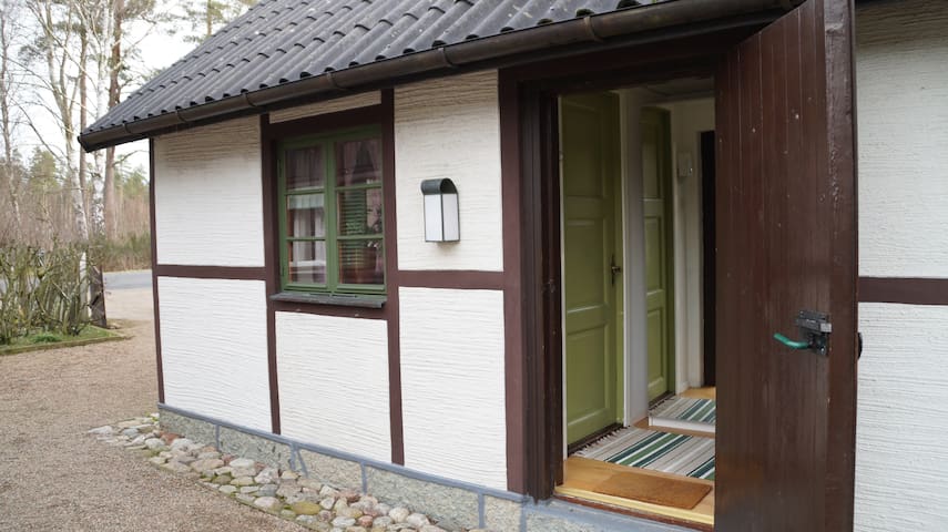 Own guest cottage on horse farm