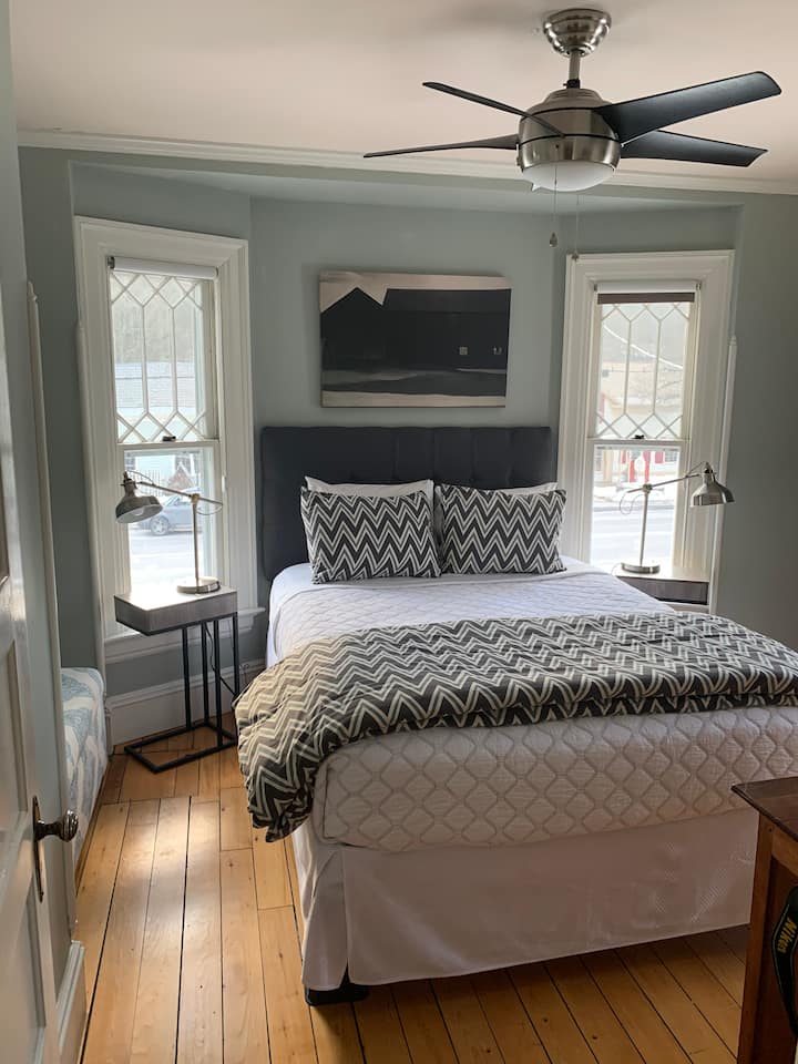 Queen Bedroom Upstairs