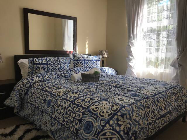 LA VENDELA gallery image 3