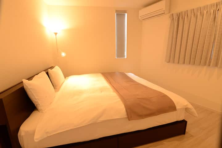 Საწოლი ოთახი1 სააბაზანოთი და უნიტაზით_寝室1