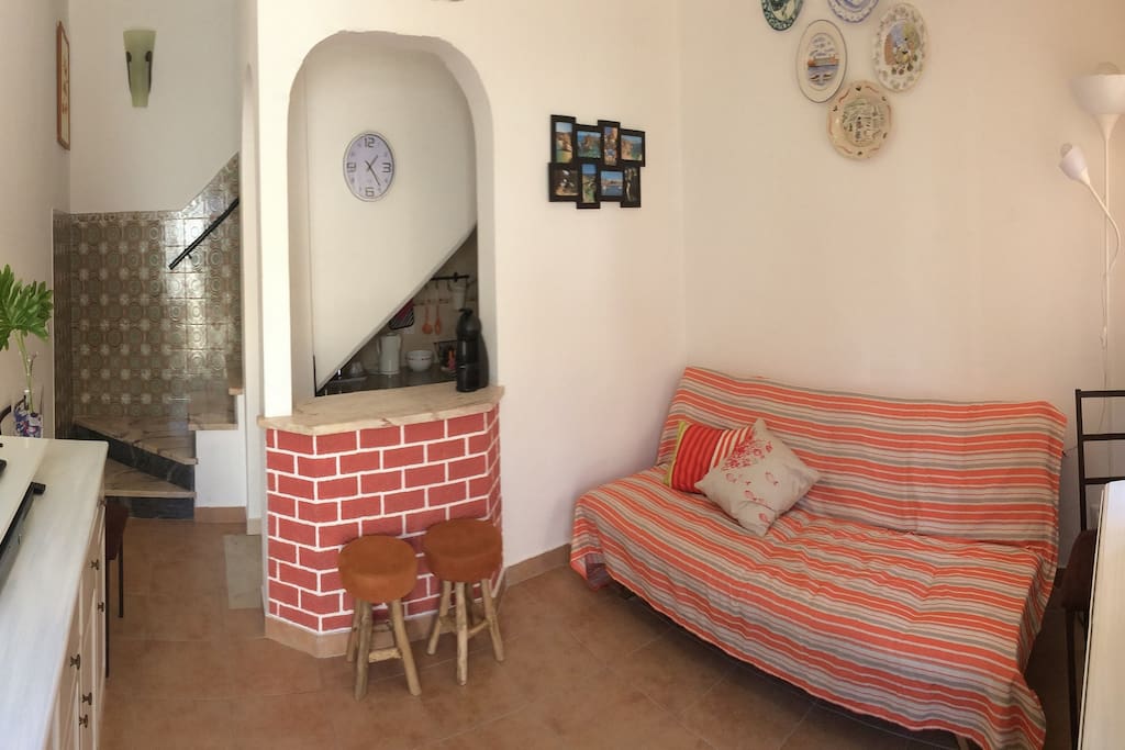 Sala/cozinha/escada para quarto e wc