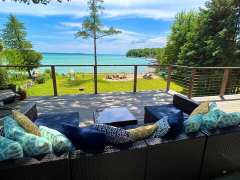 Private Elk Lake Cottage minutes from Elk Rapids