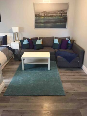 Modern Luxury... walking distance to the falls!