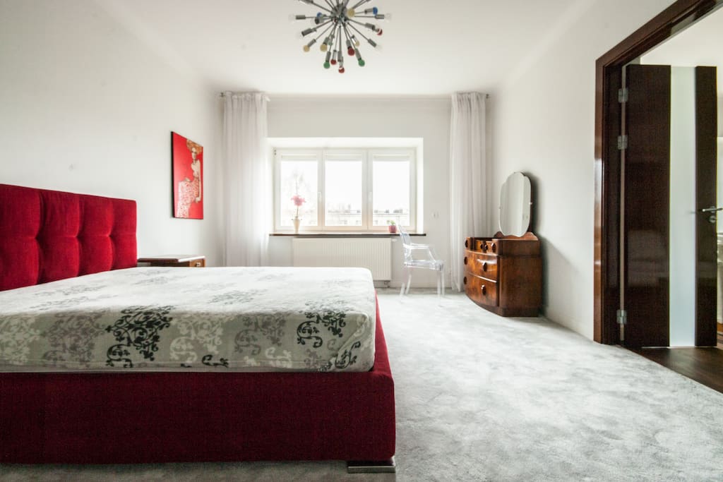 The bedroom has window shades which let you make complete darkness even in broad daylight. Ideal for those lazy mornings.