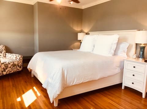 Bellissimo by the Sea, 2 Bedroom, Walk Everywhere
