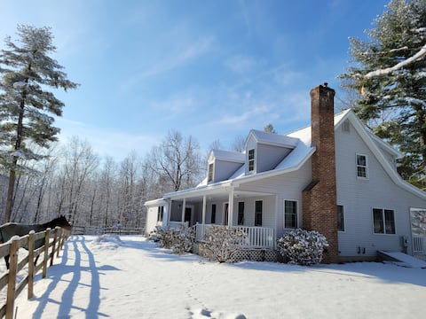 Serene 1-br suite on 75 acre horse property