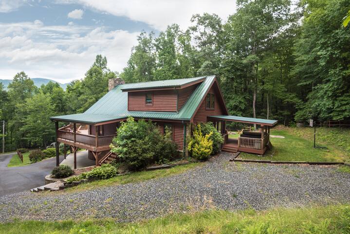 Private Log Cabin 1mile2downtown hottub,sauna+more ...