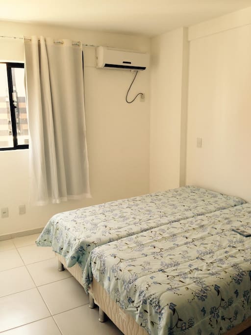 Suíte c/ split e guarda roupas