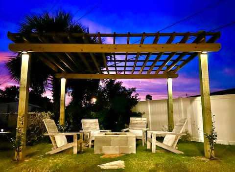 - Artsy Home near Daytona Beach -