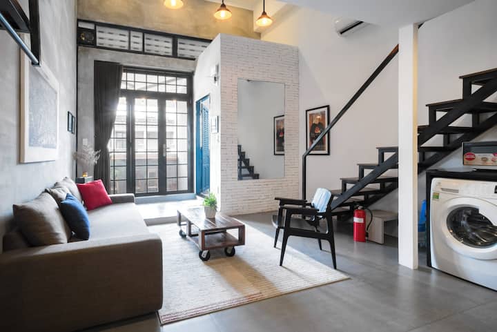 Our spacious sun-filled loft is located on the top floor of one of the oldest colonial buildings in Saigon. Check out those 5 meter (16 foot) ceilings!