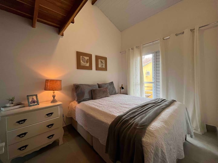 سرير فاخر بمقاس كبير - راحة فائقة 